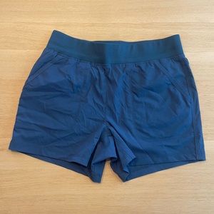 Title Nine NWOT size 8 blue clamberista shorts